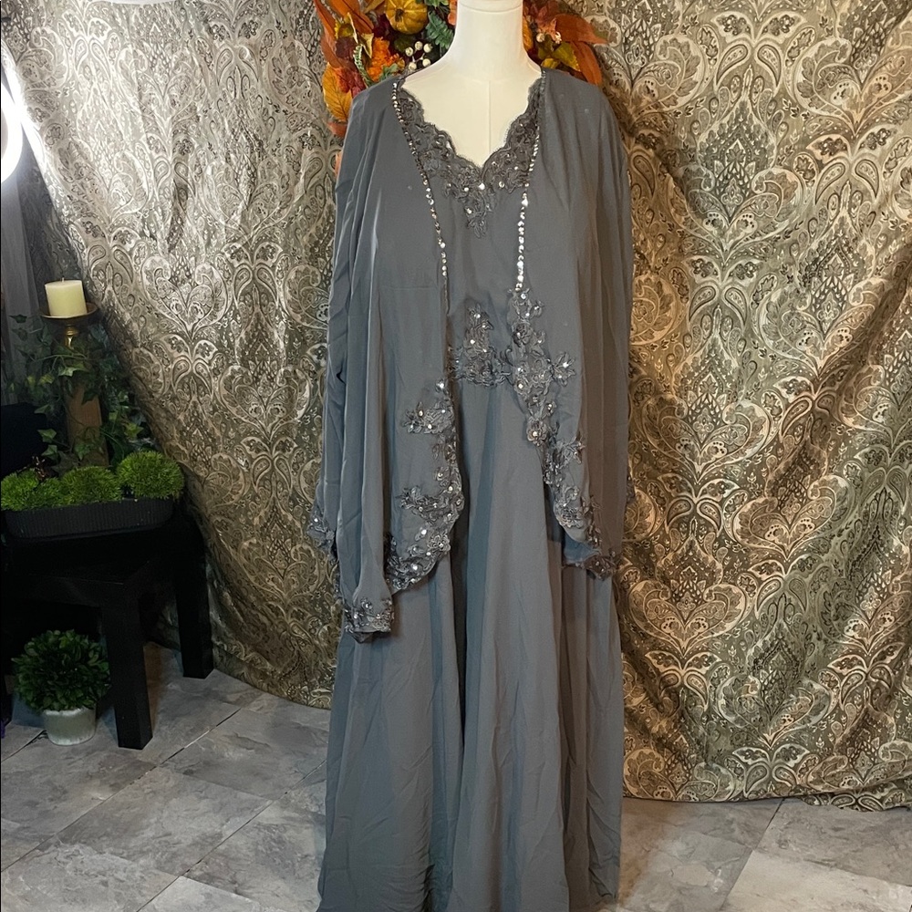 Elegant Gray Maxi Dress with jacket and pockets size 22